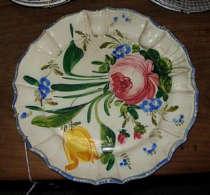Plate with multicolored flowers